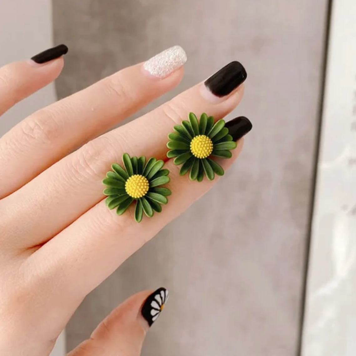 SOJI - Mini Flower Korean Studs