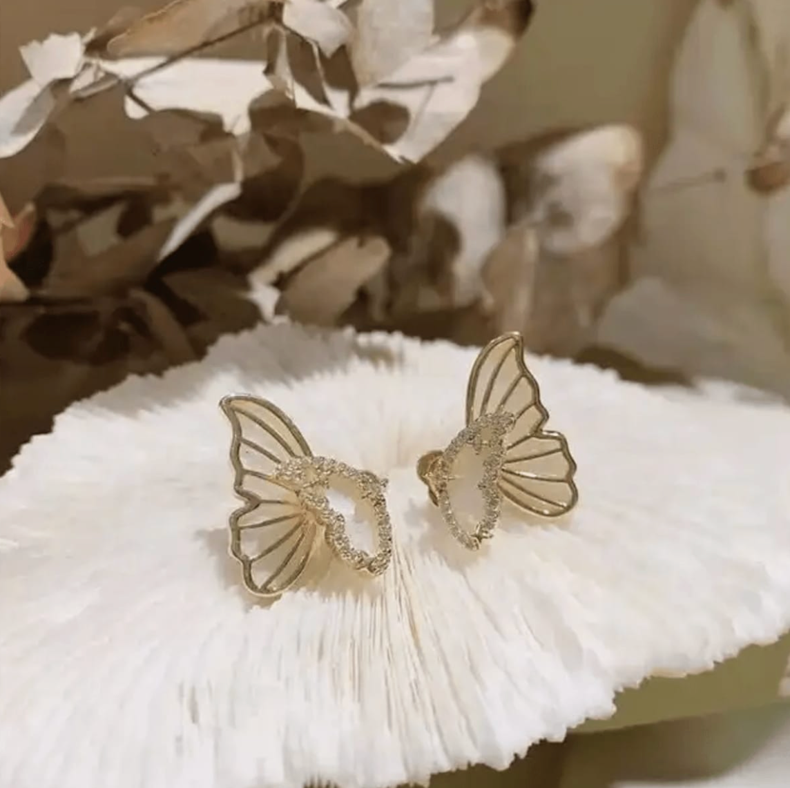 SOJI - White Butterfly Korean Earring