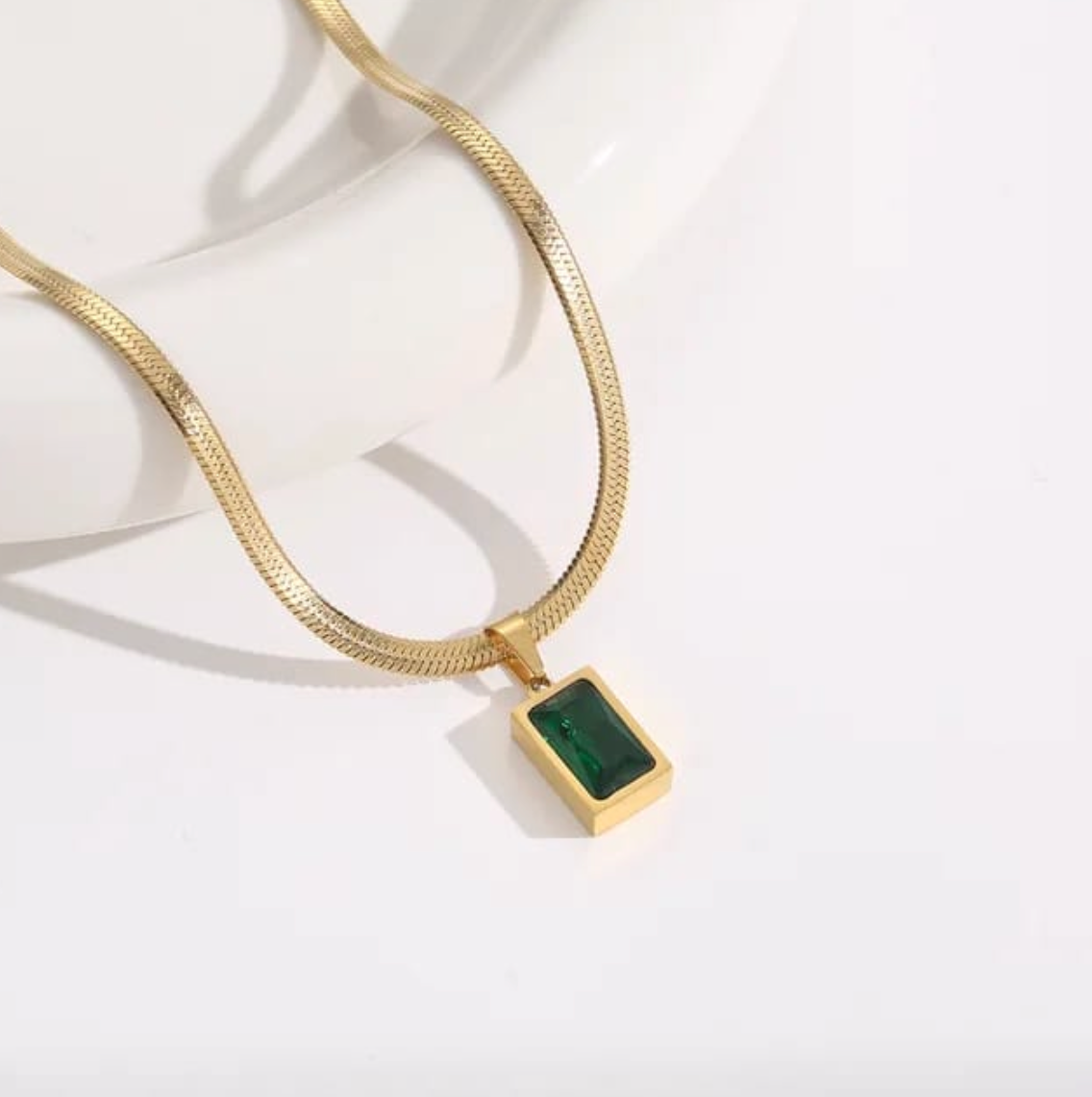 SOJI - Korean Style Snake Bone Necklace – Emerald Green Pendant